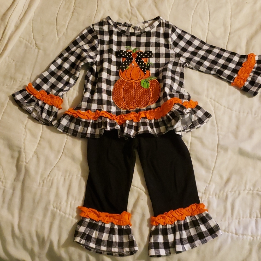 Gently used, adorable pumpkin with a checkered top